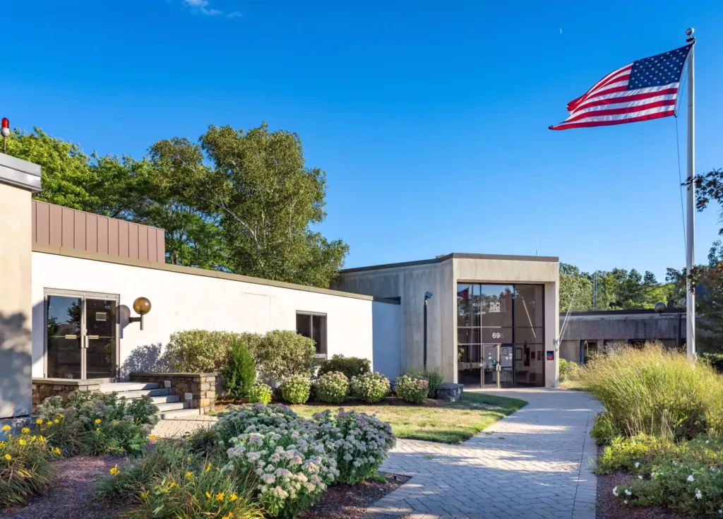 Exterior view of 696 Virginia Road building